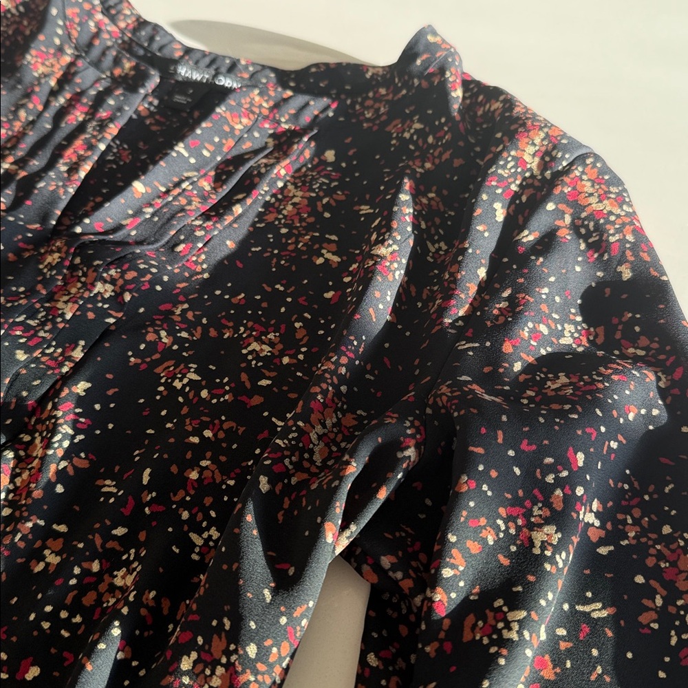 Hawthorn Women's Black Floral Top. Size Small.